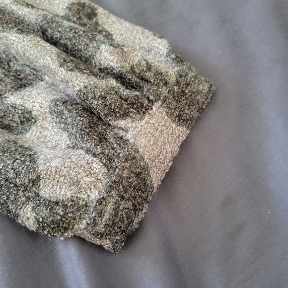 Susan graver NIB leopard print cardigsn black and grey with pockets womans Large - Picture 9 of 9